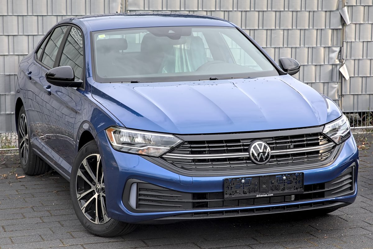 2022 Volkswagen Jetta SE — photo 2