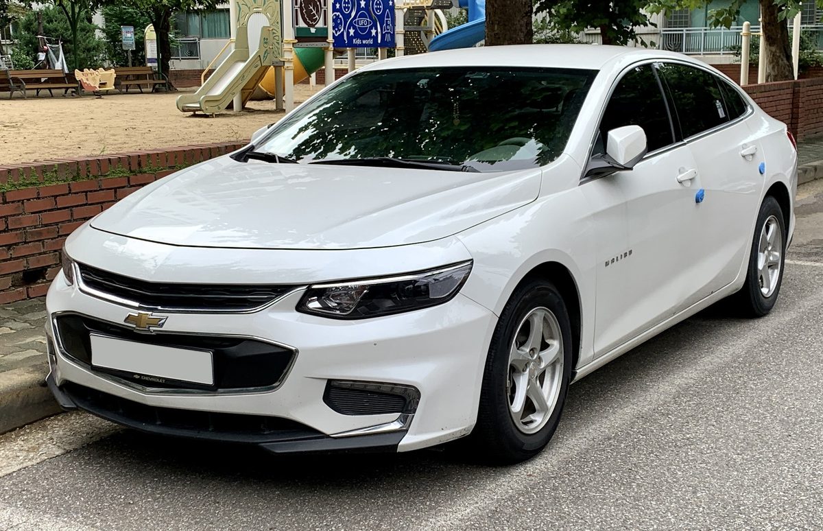 2022 Chevrolet Malibu LT — photo 2